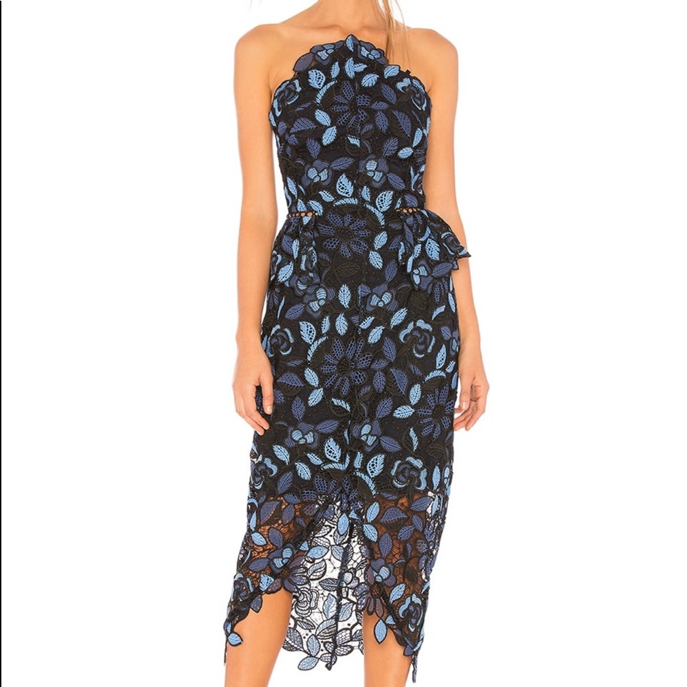 Elliatt Times Midi Dress. Size M. Color Blue Multi.
